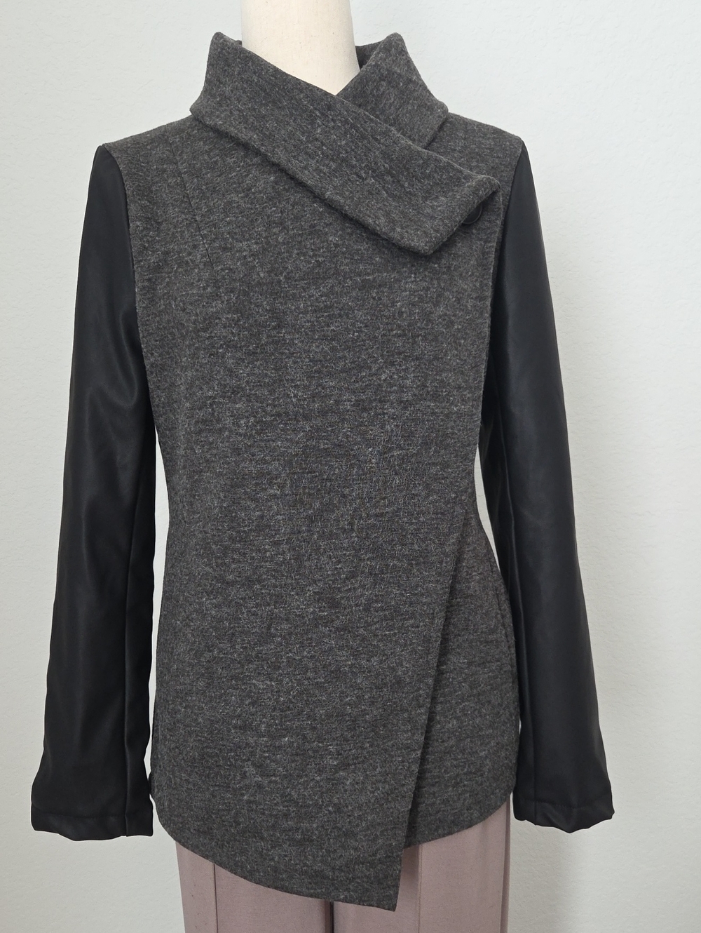 Fabletics Milano Charcoal Gray Fleece Jacket Blazer Black Faux Leather Sleeves L